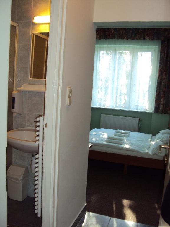 Fuezi Panzio Bed & Breakfast Sopron Room photo