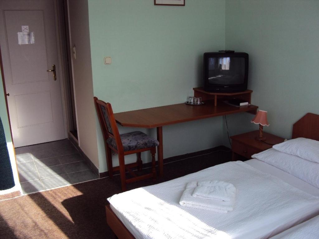 Fuezi Panzio Bed & Breakfast Sopron Room photo