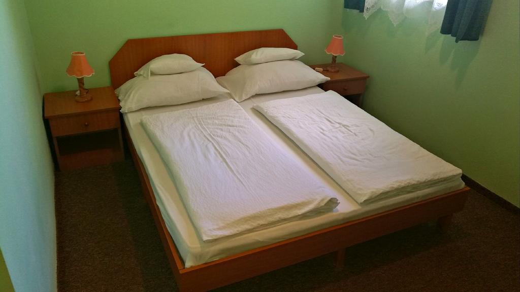 Fuezi Panzio Bed & Breakfast Sopron Exterior photo
